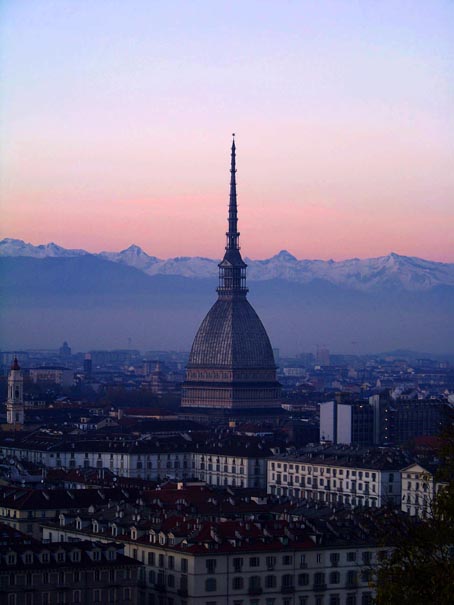 La Mole Antonelliana e le Alpi