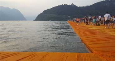 The Floating Piers: la passerella di Christo sul lago d'Iseo